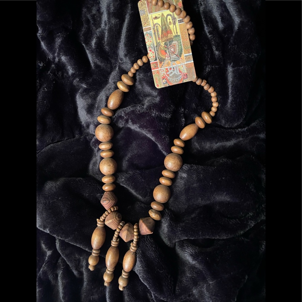 NWT.  Handmade Sacred Threads Beaded Necklace BL/BL